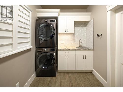 4149 Gallaghers Fairway S, Kelowna, BC - Indoor Photo Showing Laundry Room