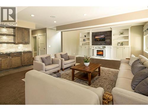 4149 Gallaghers Fairway S, Kelowna, BC - Indoor Photo Showing Living Room