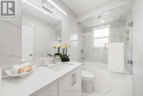 995 Garrard Avenue, Mississauga, ON - Indoor Photo Showing Bathroom