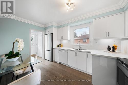 995 Garrard Avenue, Mississauga, ON - Indoor Photo Showing Kitchen