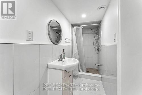 2595 Windjammer Road, Mississauga, ON - Indoor Photo Showing Bathroom