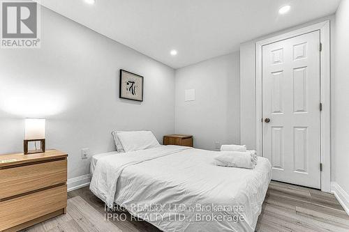 2595 Windjammer Road, Mississauga, ON - Indoor Photo Showing Bedroom