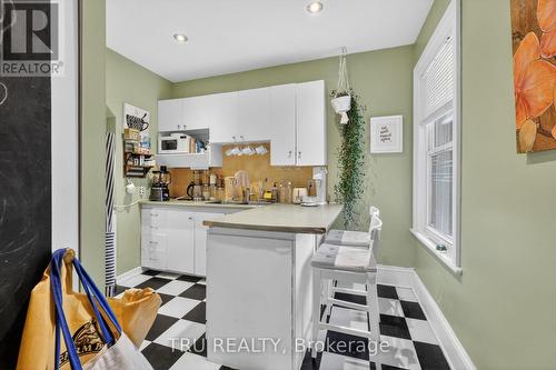84 James Street, Ottawa, ON - Indoor Photo Showing Kitchen