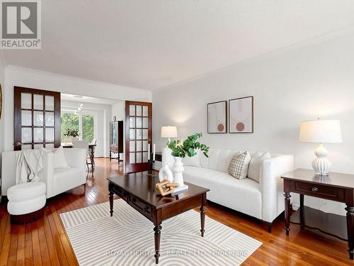 1237 Fieldstone Circle N, Pickering, ON - Indoor Photo Showing Living Room