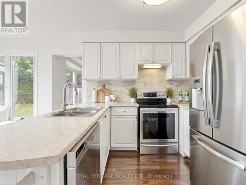 1237 Fieldstone Circle N, Pickering, ON - Indoor Photo Showing Kitchen With Double Sink