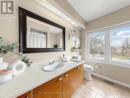 Second floor bathroom - 1237 Fieldstone Circle N, Pickering, ON - Indoor Photo Showing Bathroom