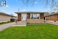 42 ATWATER Crescent  Hamilton, ON L9C 2E7