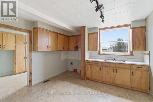 132 Lawson Drive, Kearney, ON - Indoor Photo Showing Kitchen With Double Sink