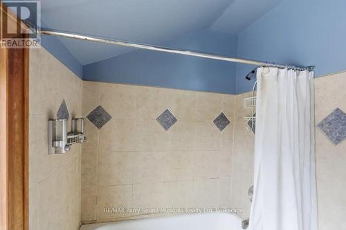 132 Lawson Drive, Kearney, ON - Indoor Photo Showing Bathroom