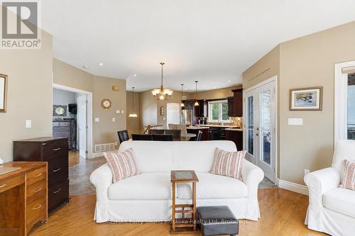 132 Lawson Drive, Kearney, ON - Indoor Photo Showing Living Room
