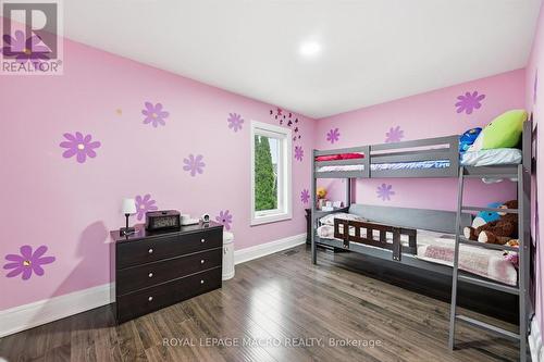 Good sized bedrooms - 46 Mayflower Avenue, Hamilton, ON - Indoor Photo Showing Bedroom