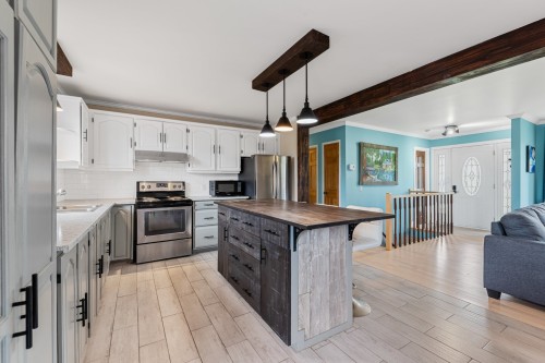 Façade - 494 Rue Fortin, Napierville, QC - Indoor Photo Showing Kitchen With Upgraded Kitchen