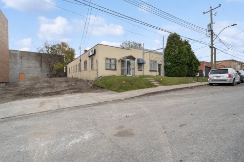 Front of Structure - Av. Éthier, Montréal (Montréal-Nord), QC 