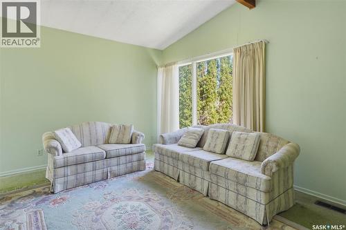 706 Arlington Avenue, Saskatoon, SK - Indoor Photo Showing Living Room