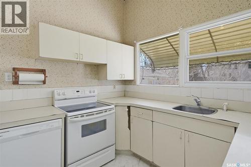 706 Arlington Avenue, Saskatoon, SK - Indoor Photo Showing Kitchen