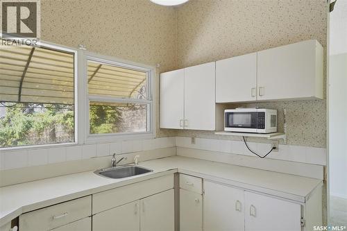 706 Arlington Avenue, Saskatoon, SK - Indoor Photo Showing Kitchen