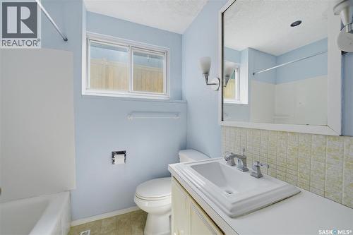 706 Arlington Avenue, Saskatoon, SK - Indoor Photo Showing Bathroom