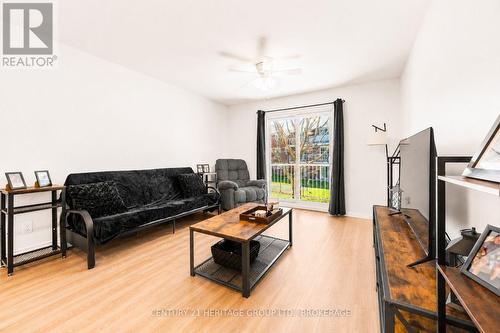 203 - 573 Armstrong Road, Kingston (East Gardiners Rd), ON - Indoor Photo Showing Living Room