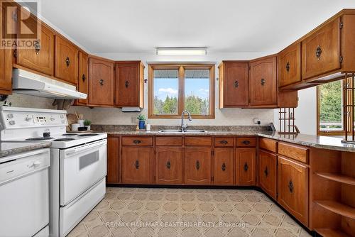 147 Second Line, Douro-Dummer, ON - Indoor Photo Showing Kitchen With Double Sink