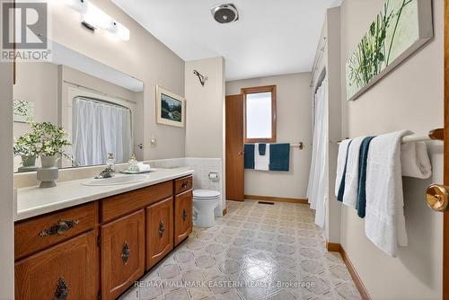 147 Second Line, Douro-Dummer, ON - Indoor Photo Showing Bathroom