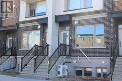 537 OZAWA PRIVATE Ottawa, ON K1K 4Z8