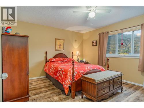 1224 Third Avenue, Trail, BC - Indoor Photo Showing Bedroom