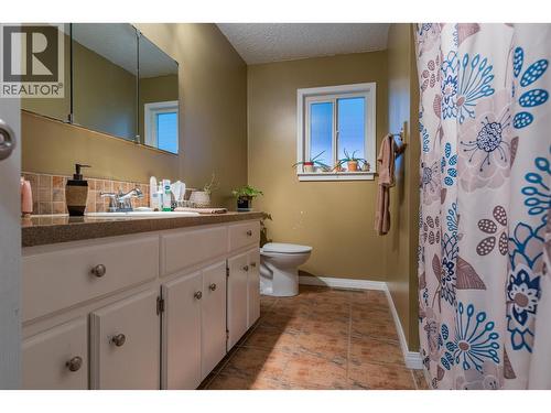 1224 Third Avenue, Trail, BC - Indoor Photo Showing Bathroom