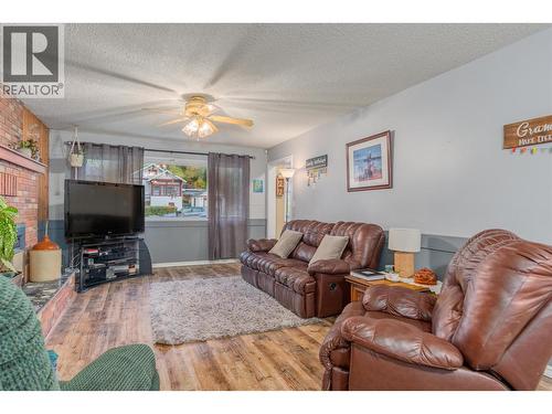 1224 Third Avenue, Trail, BC - Indoor Photo Showing Living Room