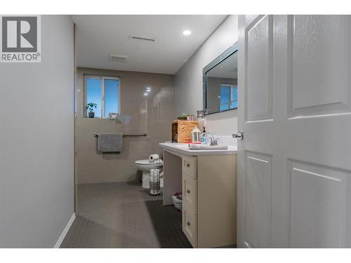 1224 Third Avenue, Trail, BC - Indoor Photo Showing Bathroom