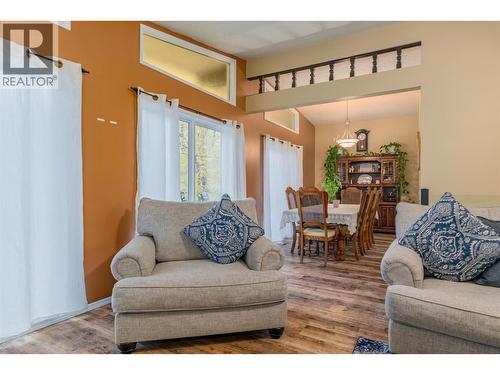 1224 Third Avenue, Trail, BC - Indoor Photo Showing Living Room
