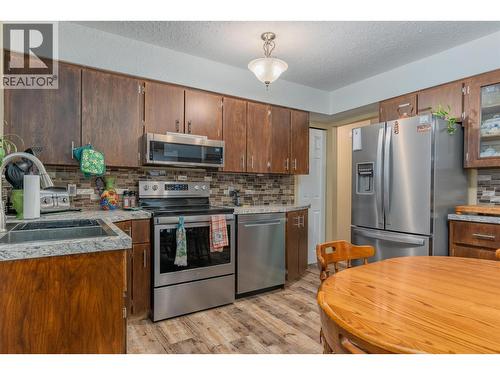 1224 Third Avenue, Trail, BC - Indoor Photo Showing Kitchen With Double Sink