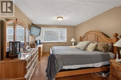 186 Seneca Avenue, Hamilton, ON - Indoor Photo Showing Bedroom