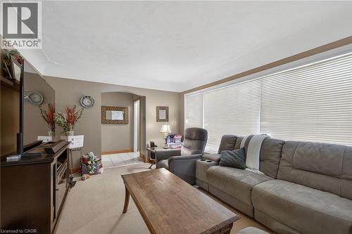 186 Seneca Avenue, Hamilton, ON - Indoor Photo Showing Living Room