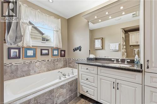 44 Selkirk Avenue, Hamilton, ON - Indoor Photo Showing Bathroom