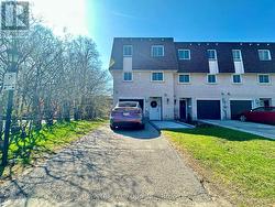 30 - 141 CLARK AVENUE Markham, ON L3T 4P4