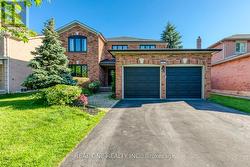 524 BLENHEIM CRESCENT Oakville, ON L6J 6P3