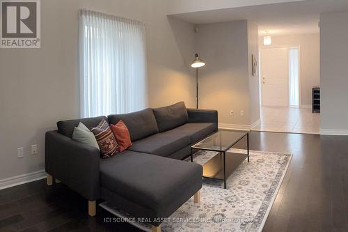 98 Summers Drive, Thorold, ON - Indoor Photo Showing Living Room