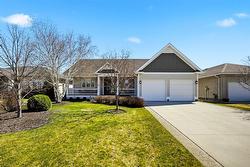 15 CASTLEROCK Cove  Steinbach, MB R5G 2B1