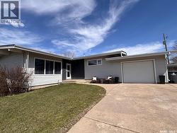 6 Churchill PLACE  Kindersley, SK S0L 1S0