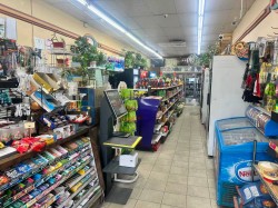 1457 Boul. St-Martin O. Laval (Chomedey), QC H7S 1N1