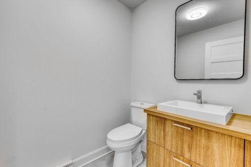 Salle d'eau - 4199 Rue Quevillon, Longueuil (Saint-Hubert), QC - Indoor Photo Showing Bathroom