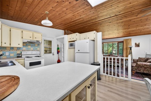 140 Quarry Dr, Salt Spring, BC 
