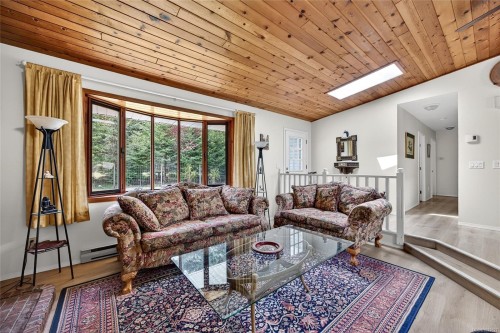 140 Quarry Dr, Salt Spring, BC 
