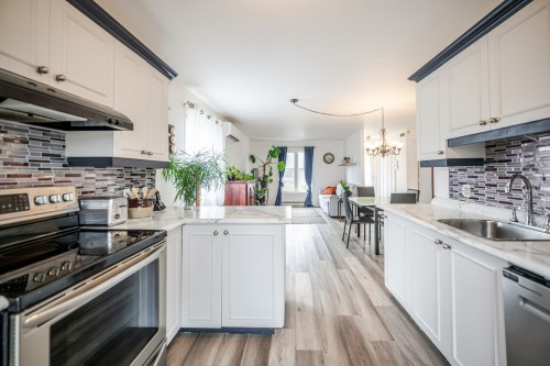 Cuisine - 31 Rue Quintal, Saint-Liboire, QC - Indoor Photo Showing Kitchen With Upgraded Kitchen