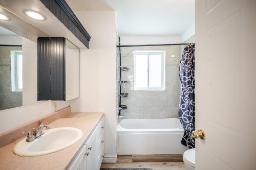 Salle de bains - 31 Rue Quintal, Saint-Liboire, QC - Indoor Photo Showing Bathroom