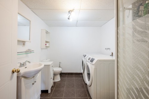 Salle de bains - 31 Rue Quintal, Saint-Liboire, QC - Indoor Photo Showing Laundry Room