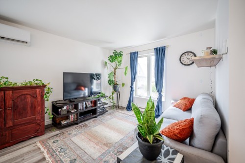 Salon - 31 Rue Quintal, Saint-Liboire, QC - Indoor Photo Showing Other Room