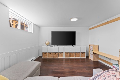 Salle familiale - 875 Rue St-Vincent, Saint-Jérôme, QC - Indoor