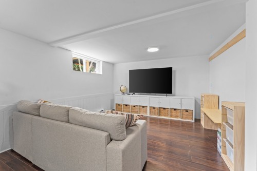Salle familiale - 875 Rue St-Vincent, Saint-Jérôme, QC - Indoor