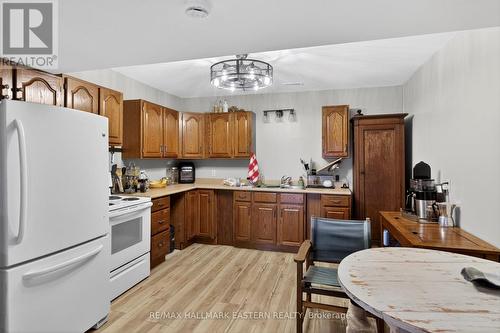 in-law suite eat in kitchen - 1229 Morton Line, Cavan Monaghan (Cavan Twp), ON - Indoor Photo Showing Kitchen